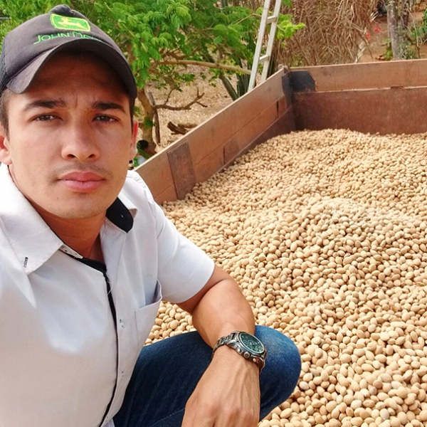 Projeto no interior de Minas garante trabalho de jovens no campo 